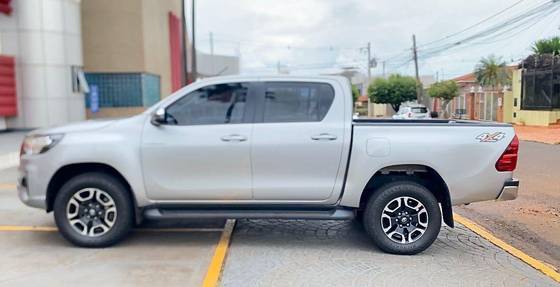TOYOTA HILUX 2.8 SR 4X4 CD 16V DIESEL 4P AUTOMÁTICO